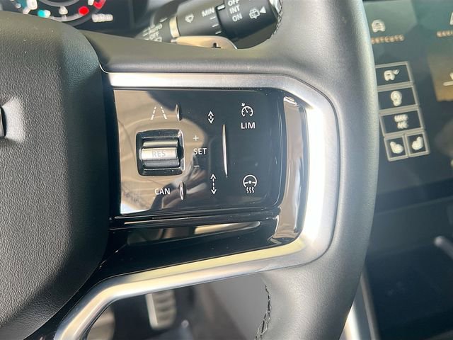 Used 2025 Land Rover Discovery Sport Dynamic SE image 18