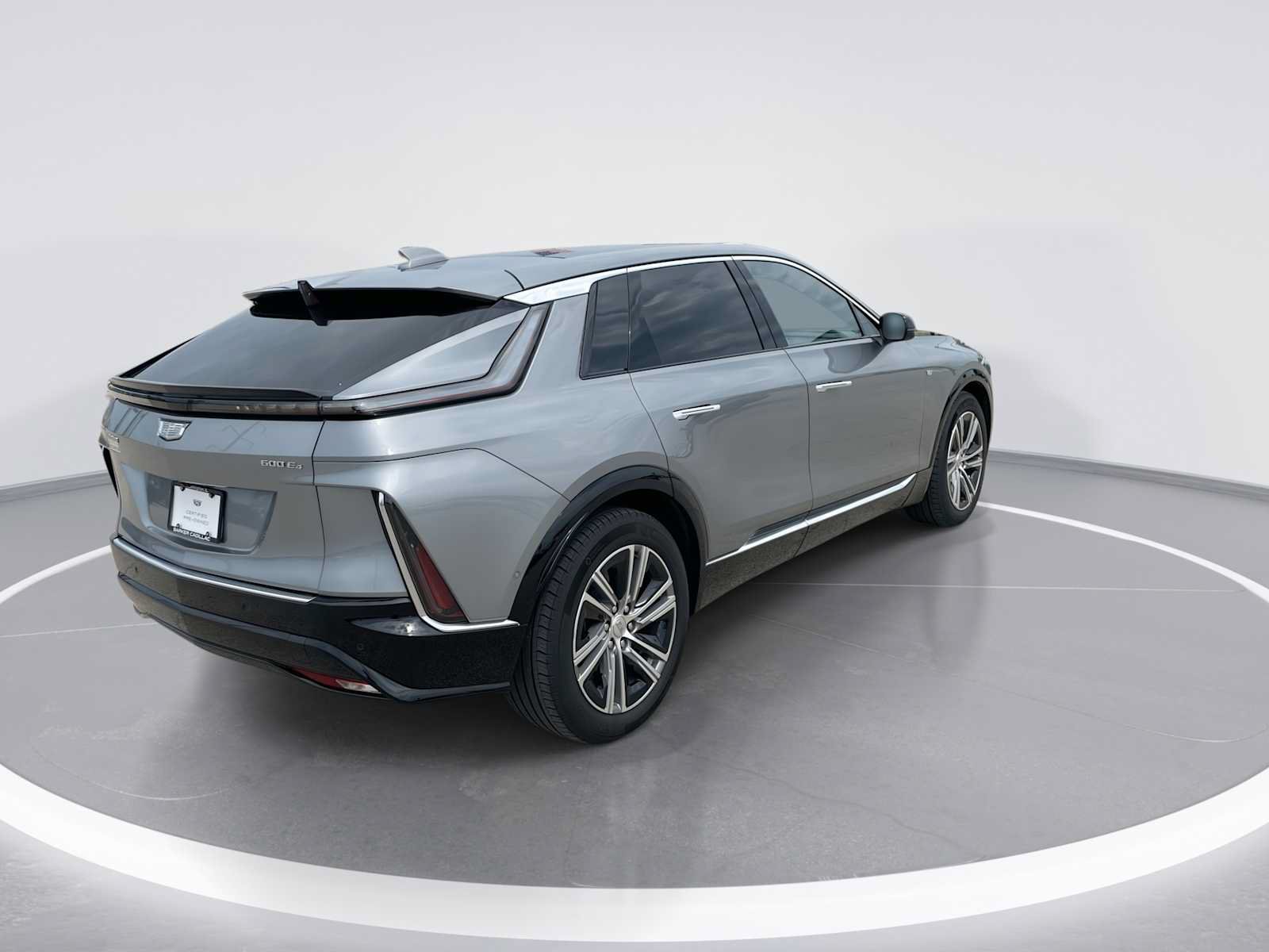 Certified 2024 Cadillac Lyriq Luxury AWD/4WD image 9