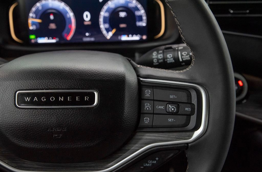 Used 2024 Jeep Wagoneer Series III AWD/4WD image 32