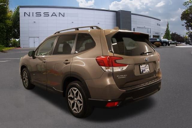 Used 2022 Subaru Forester Premium AWD/4WD image 4