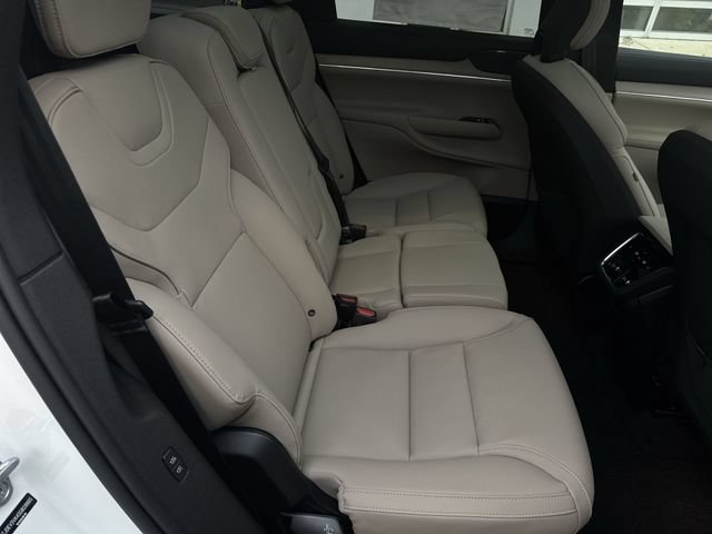 New 2025 Volvo EX90 Plus AWD/4WD image 28