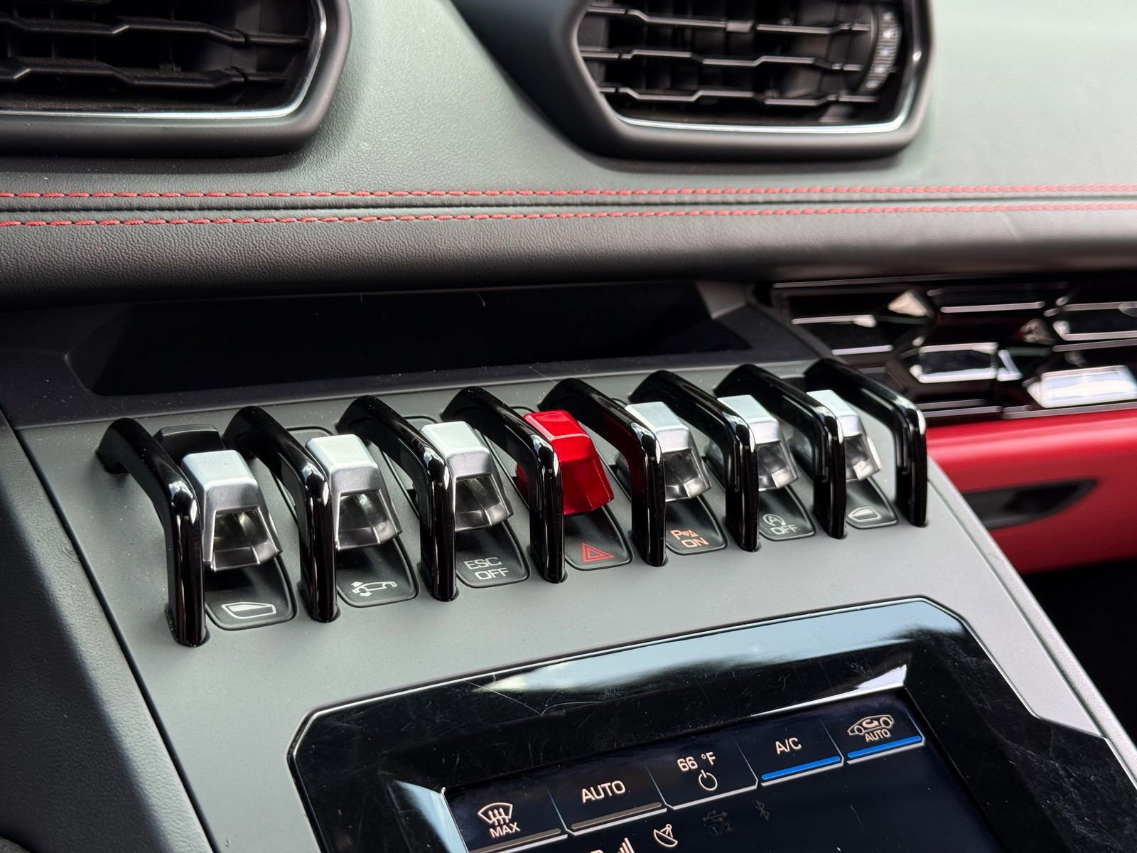 Used 2020 Lamborghini Huracan EVO image 27