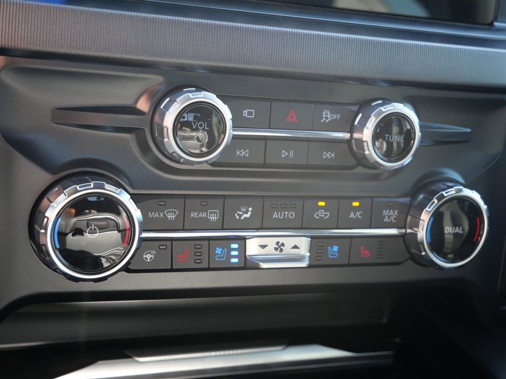 Used 2026 Ford F450 Platinum w/ FX4 Off-Road Package image 24