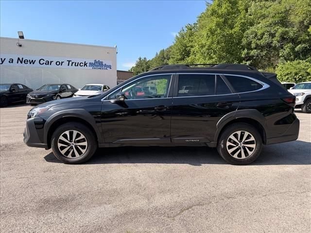 Used 2023 Subaru Outback Premium AWD/4WD image 9
