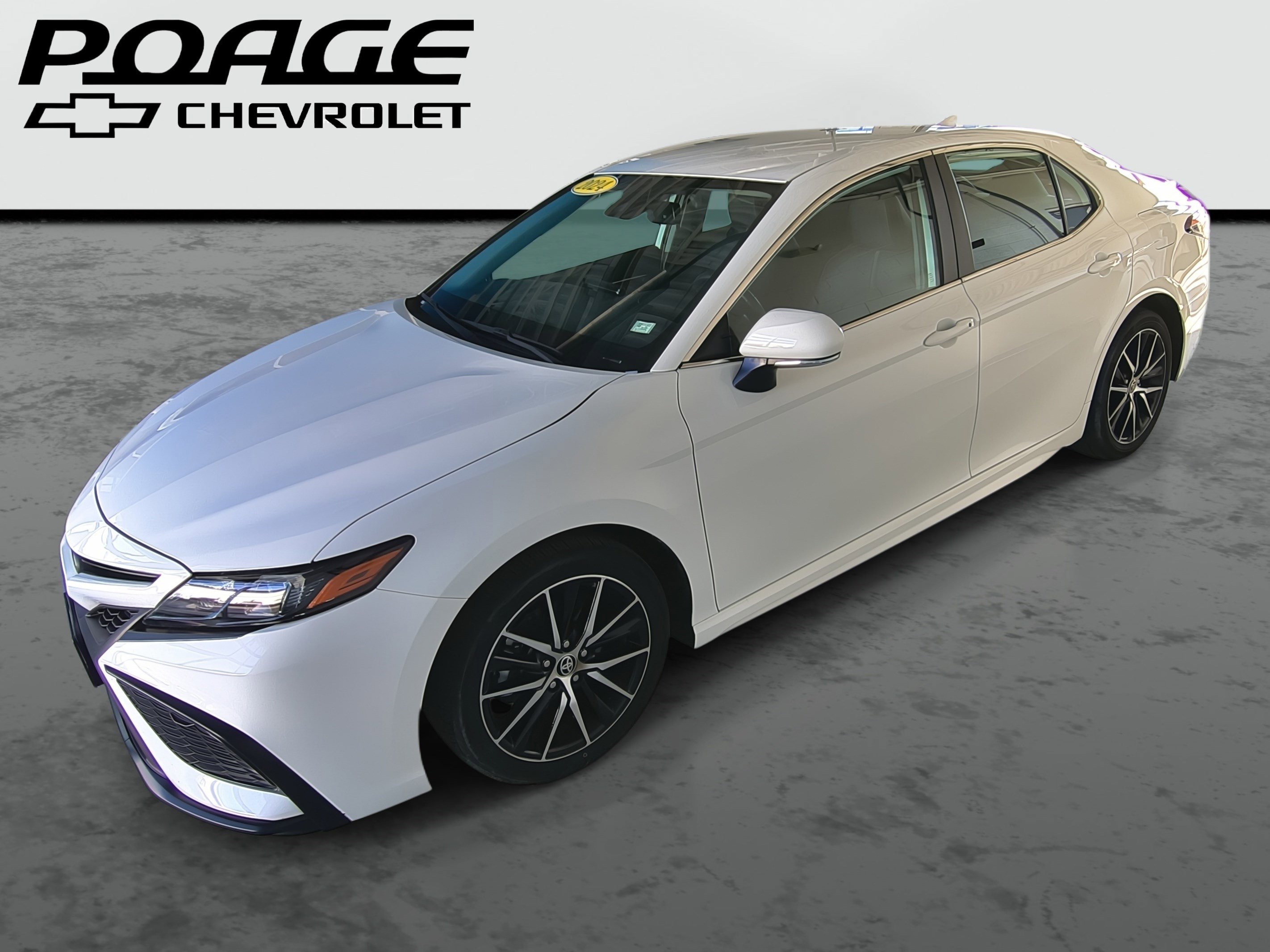 Used 2024 Toyota Camry SE image 1