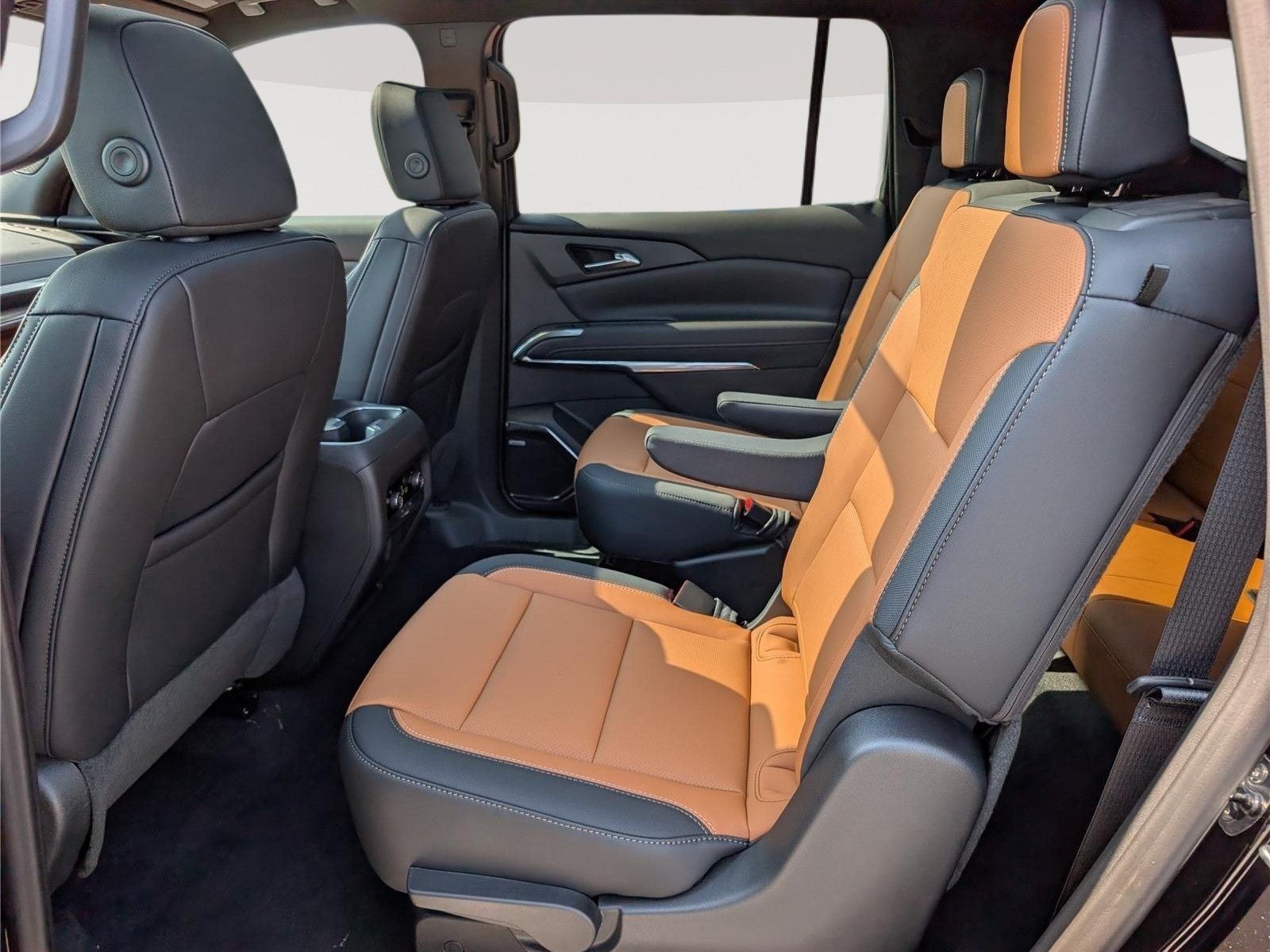 New 2027 Chevrolet Traverse Z71 w/ Enhanced Driving Package AWD/4WD image 14