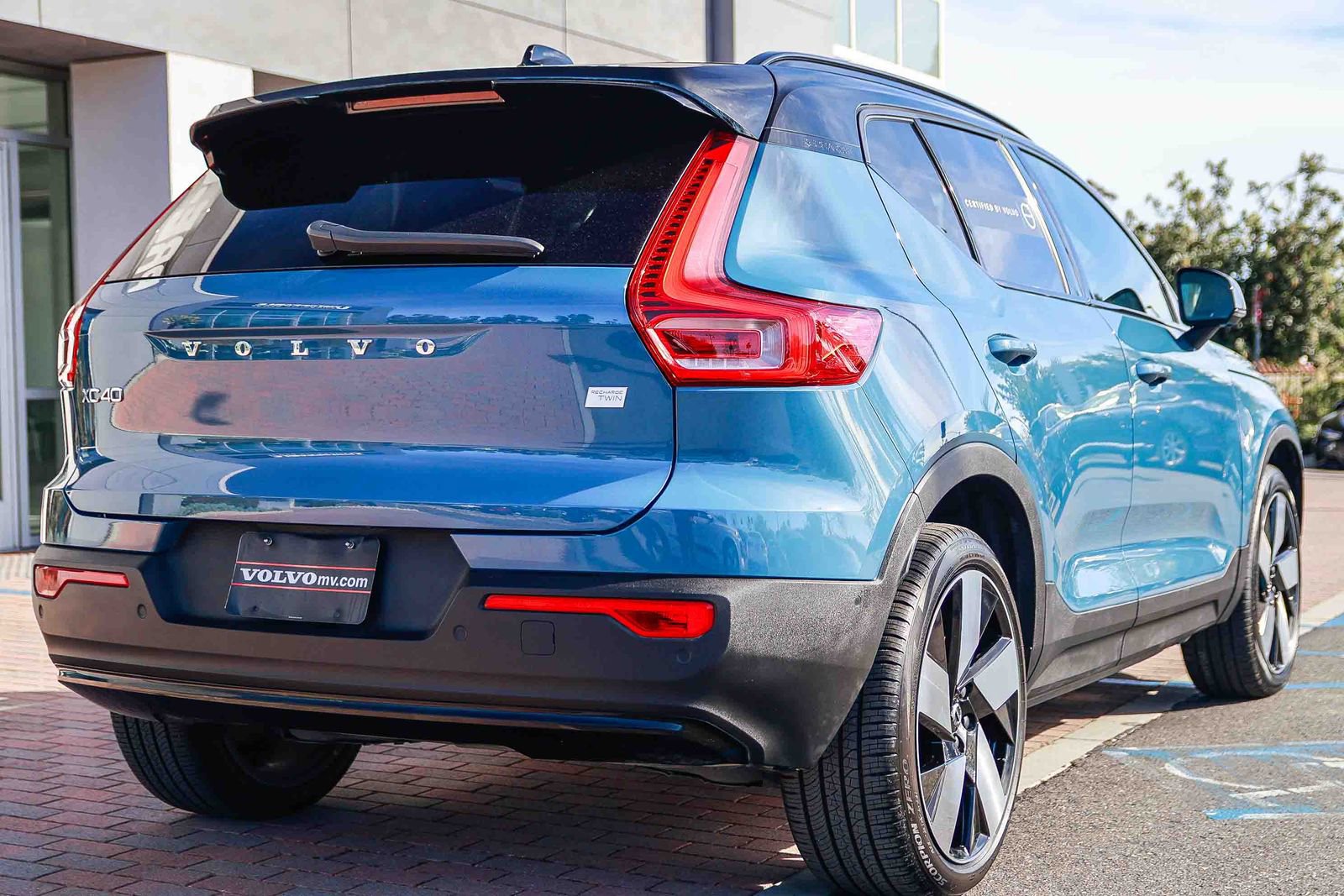 Used 2023 Volvo XC40 Recharge Ultimate w/ Protection Package Premier AWD/4WD image 8