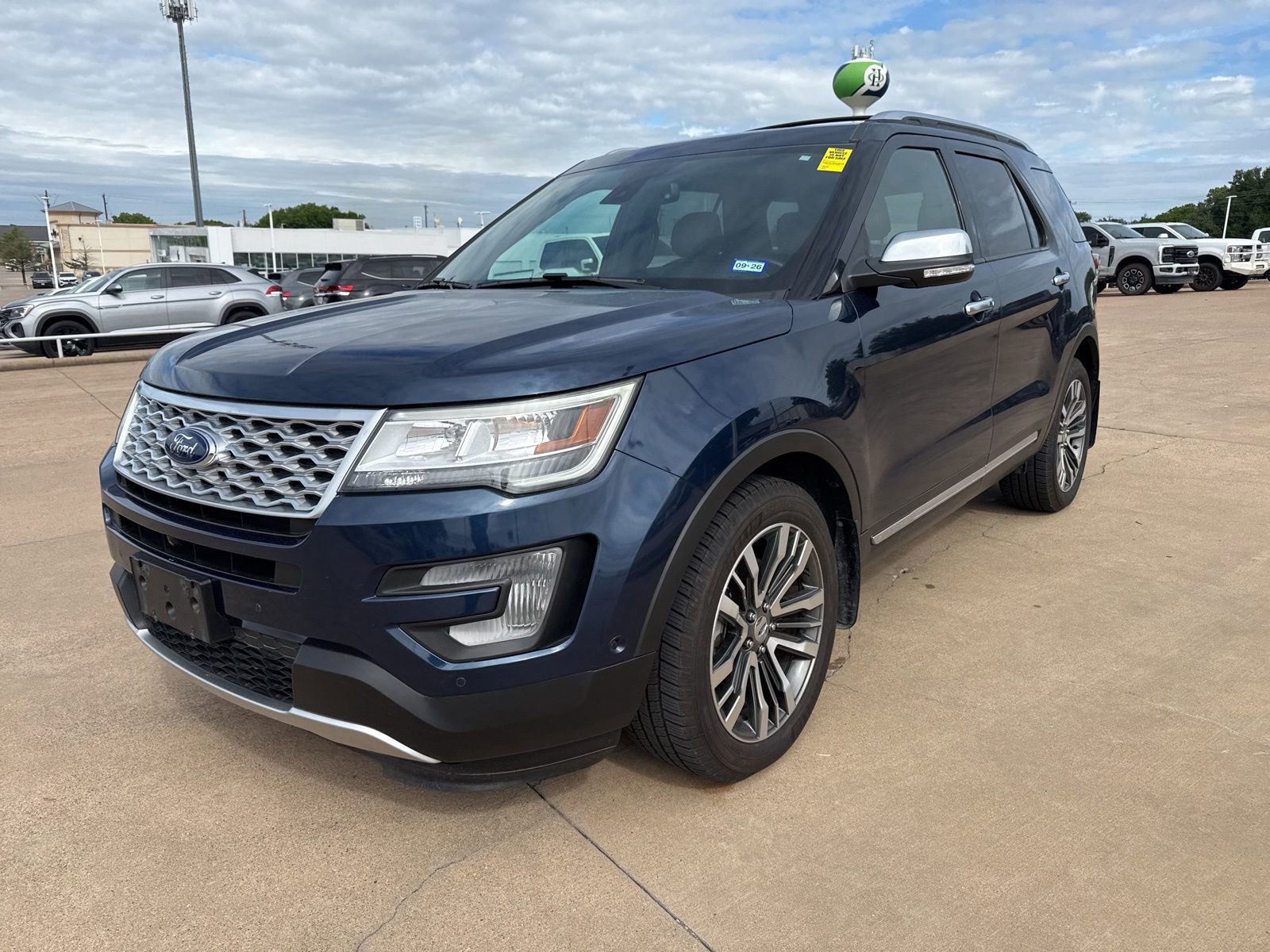 Used 2017 Ford Explorer Platinum image 3