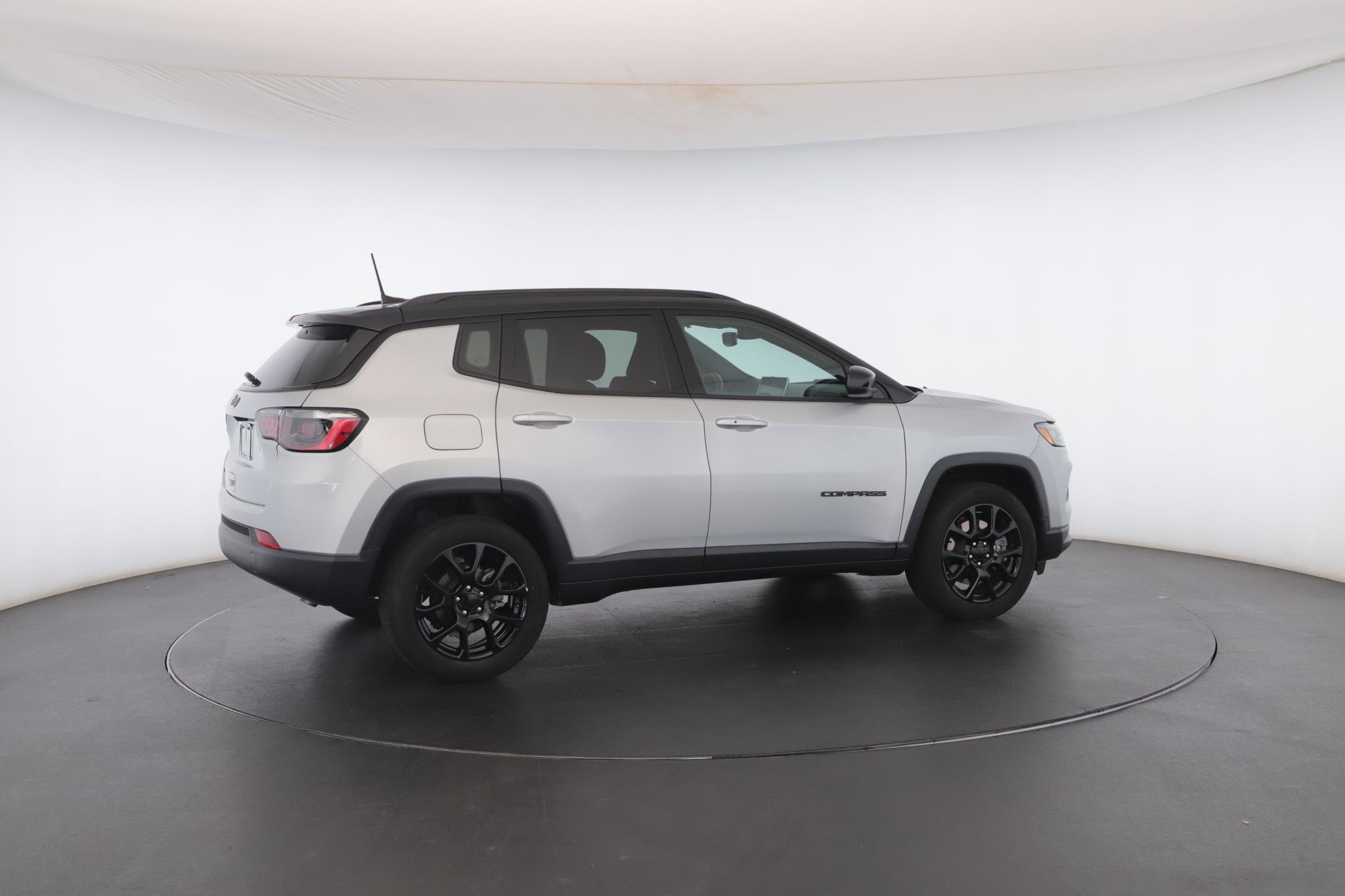 Used 2024 Jeep Compass Latitude w/ Sun and Sound Group AWD/4WD image 31