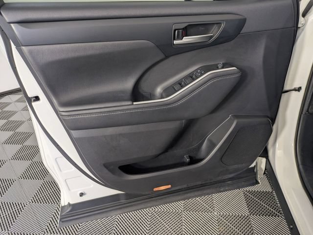 Used 2021 Toyota Highlander XSE AWD/4WD image 9