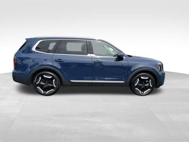 Certified 2024 Kia Telluride EX w/ EX Captain's Chair Package AWD/4WD image 10