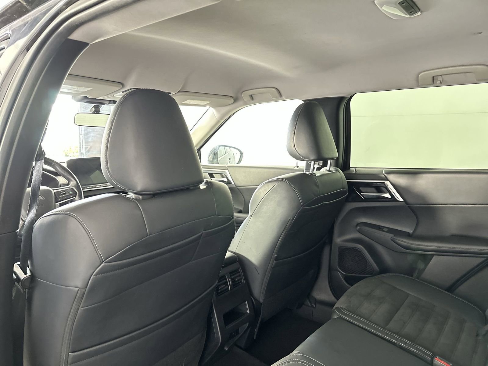 Used 2022 Mitsubishi Outlander SE image 24