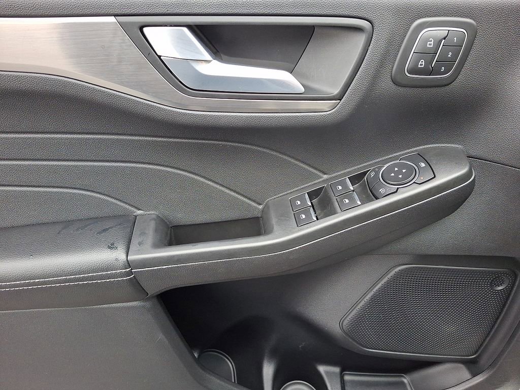 Used 2022 Ford Escape Titanium w/ Class II Trailer Tow Package image 15