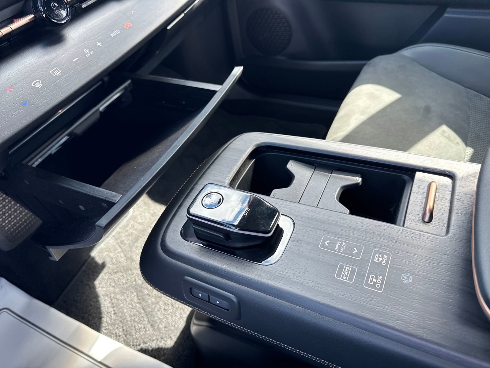 Certified 2024 Nissan Ariya FWD image 22