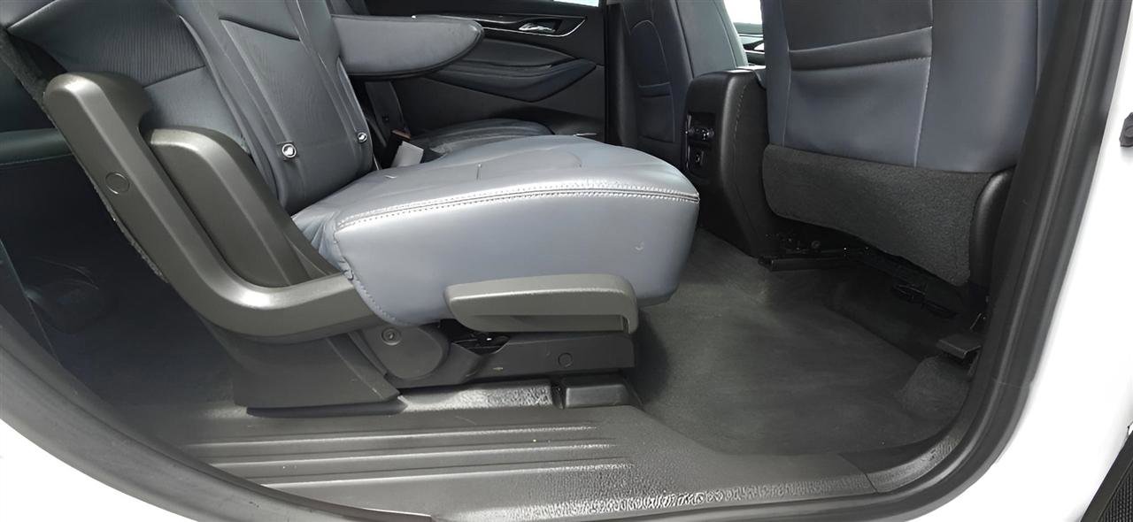 Used 2018 Buick Enclave Essence AWD/4WD image 31