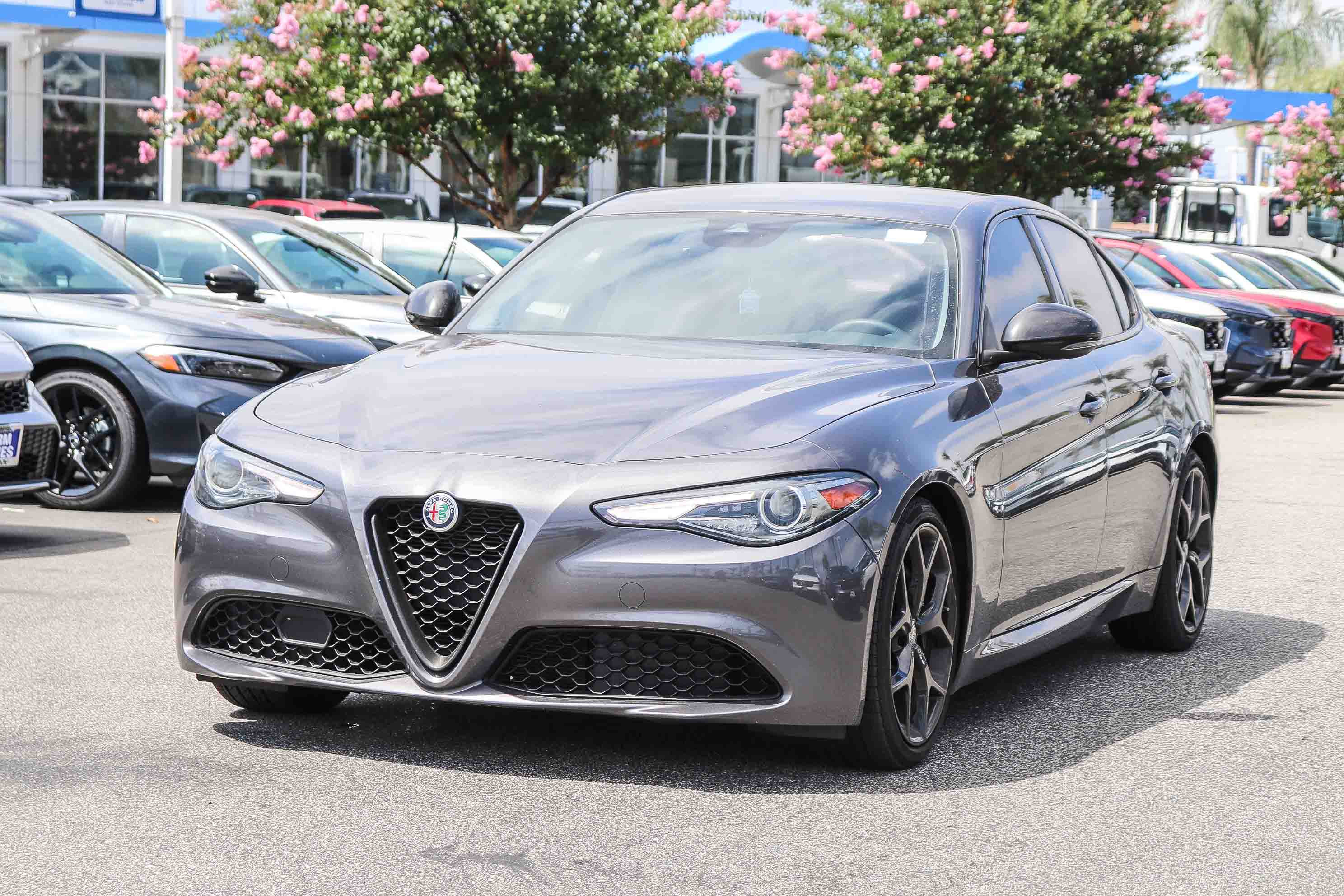 Used 2020 Alfa Romeo Giulia w/ Nero Edizione RWD image 3