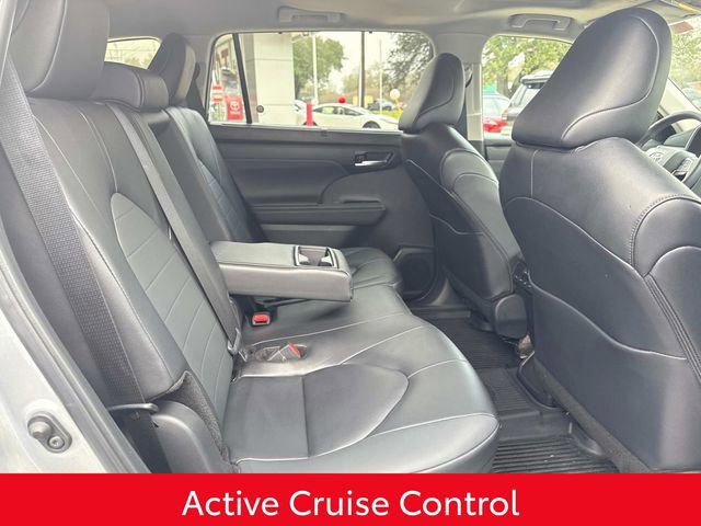 Used 2025 Toyota Highlander XLE image 15