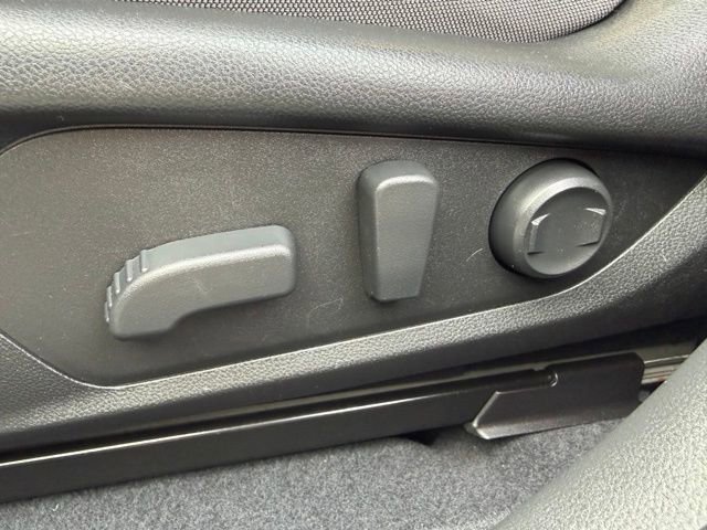 Used 2025 Subaru Crosstrek 2.0i Premium image 19