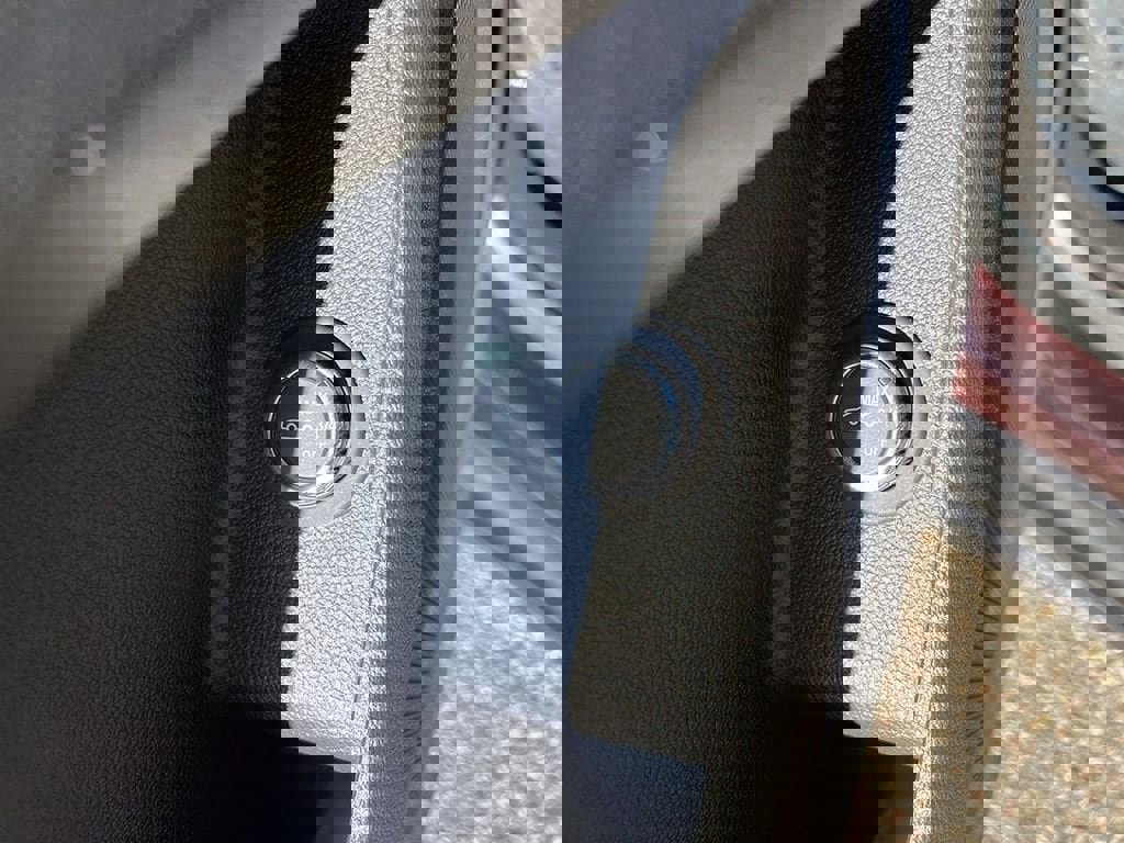 Used 2023 Chevrolet Traverse LT image 23