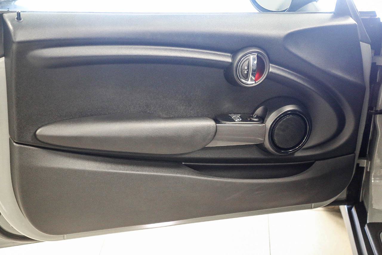 Used 2016 MINI Cooper 2-Door Hardtop FWD image 9