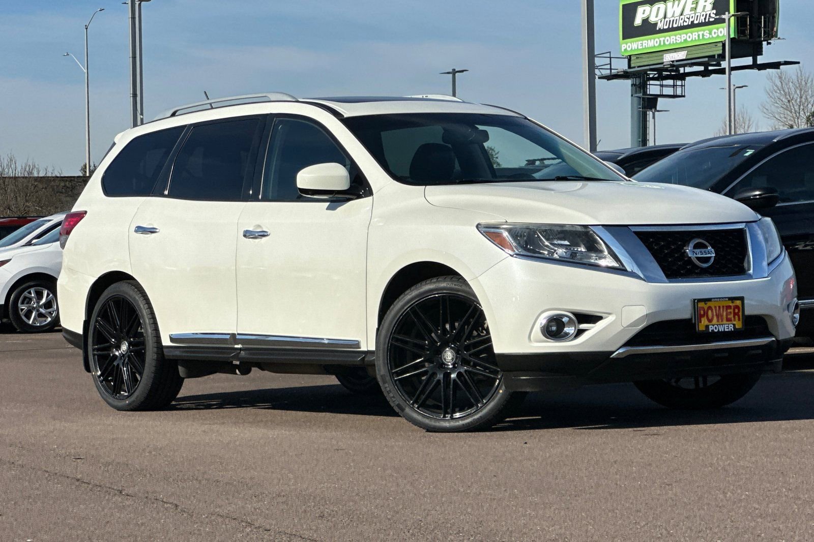 Used 2015 Nissan Pathfinder Platinum w/ Cargo Package AWD/4WD image 2