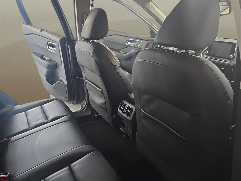 Used 2021 Nissan Rogue SL image 17