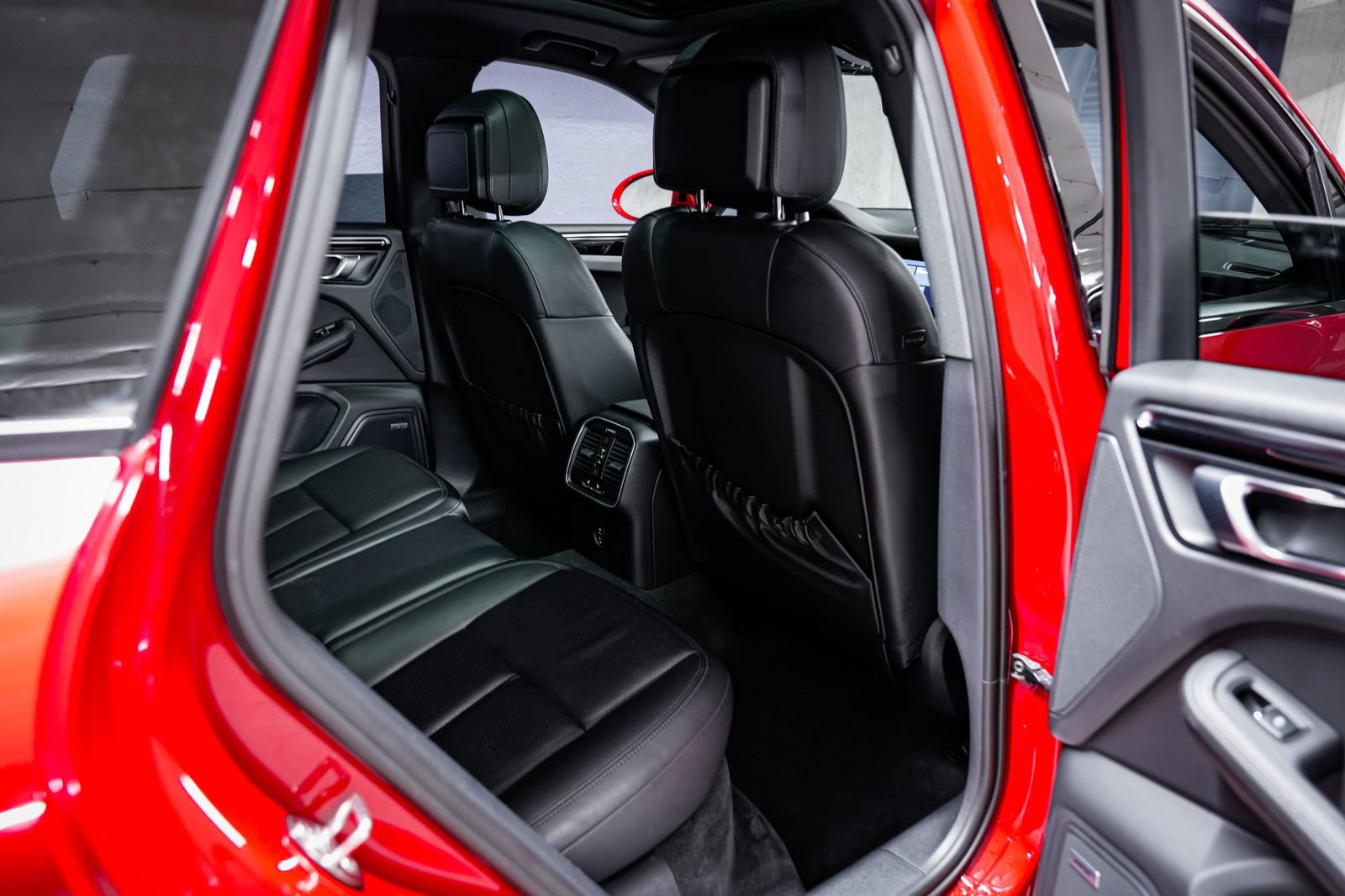 Used 2023 Porsche Macan S w/ Premium Package Plus AWD/4WD image 29