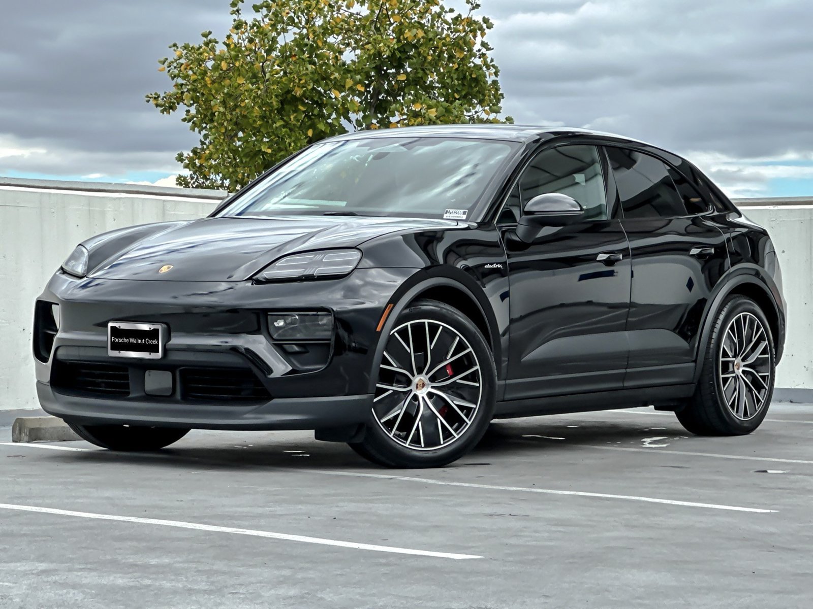 Used 2025 Porsche Macan 4S Electric AWD/4WD image 1