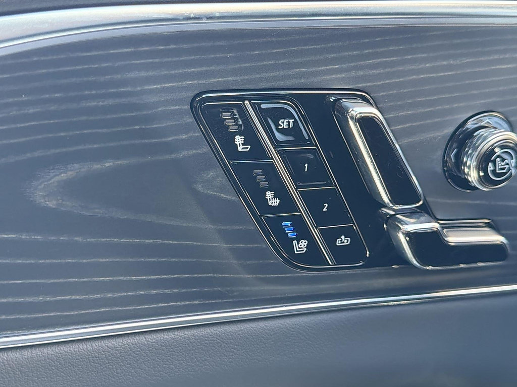 Used 2026 Cadillac Lyriq V w/ Exterior Carbon Fiber Package AWD/4WD image 19