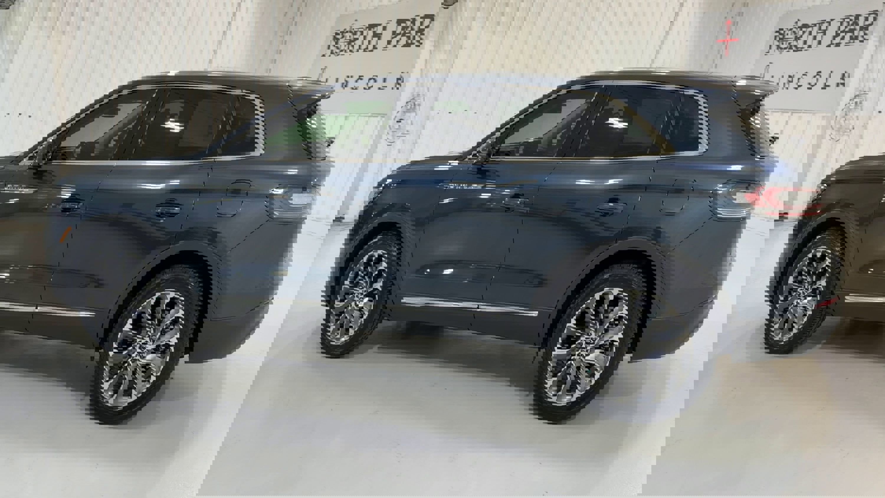 Used 2022 Lincoln Nautilus Reserve image 7