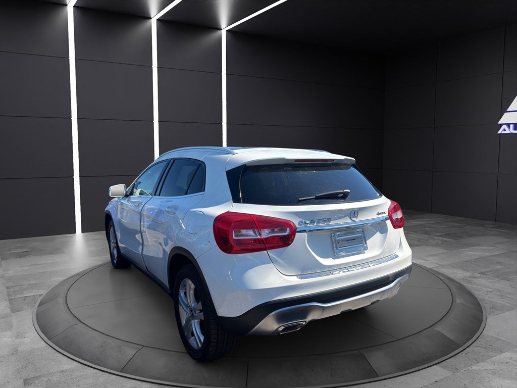 Used 2019 Mercedes-Benz GLA 250 4MATIC w/ Premium Package image 2