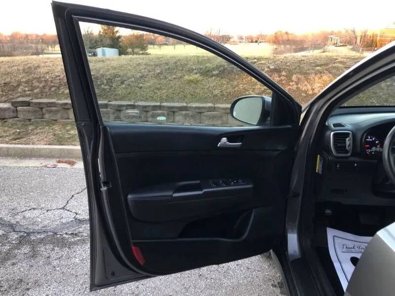 Used 2018 Kia Sportage LX FWD image 40