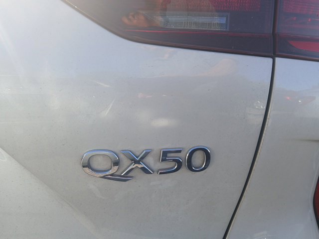 Used 2019 INFINITI QX50 Luxe w/ Cargo Package FWD image 5