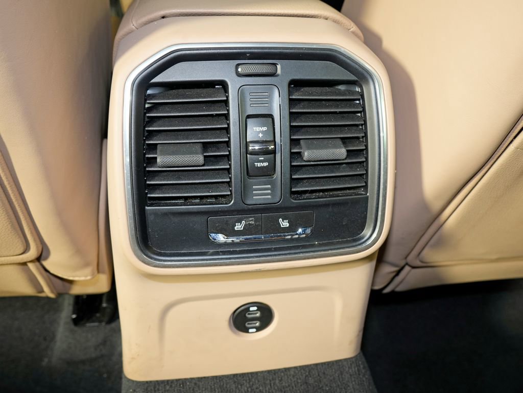 Certified 2024 Porsche Macan image 39
