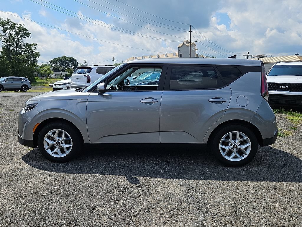 Used 2023 Kia Soul S FWD image 4