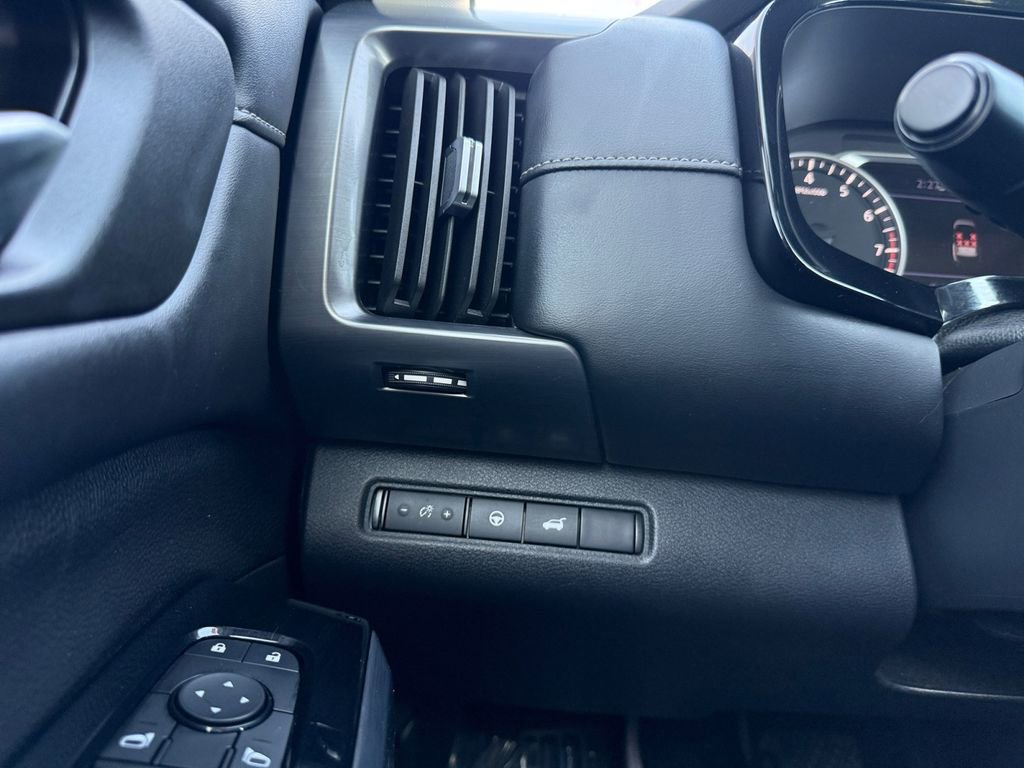 Used 2023 Nissan Pathfinder SL w/ SL Premium Package image 22