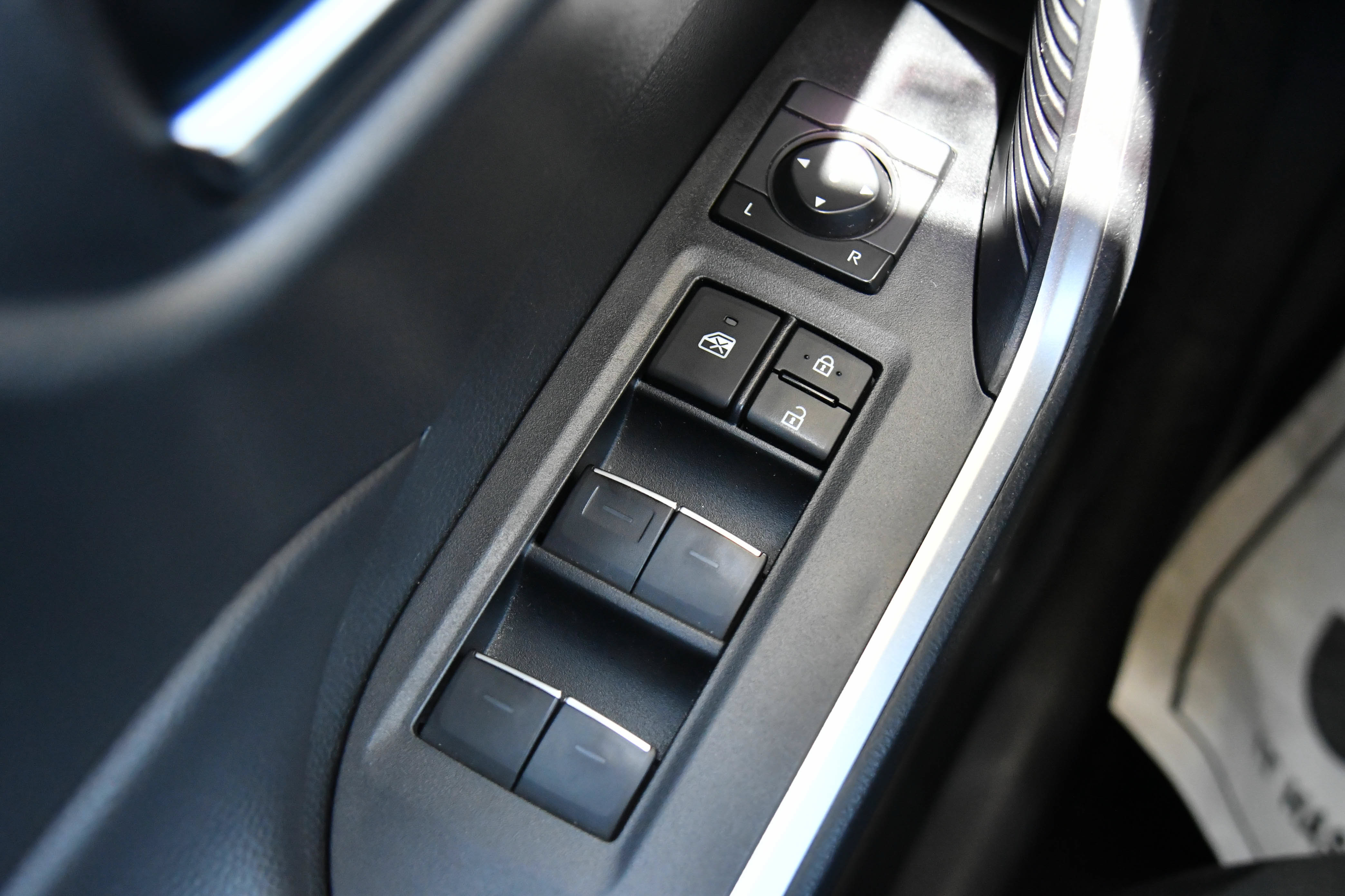 Used 2024 Toyota RAV4 XLE FWD image 35