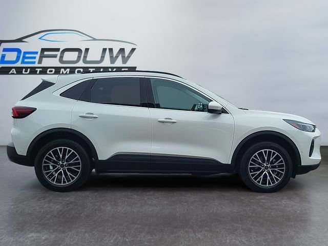 Used 2024 Ford Escape SE w/ PHEV Premium Package image 2