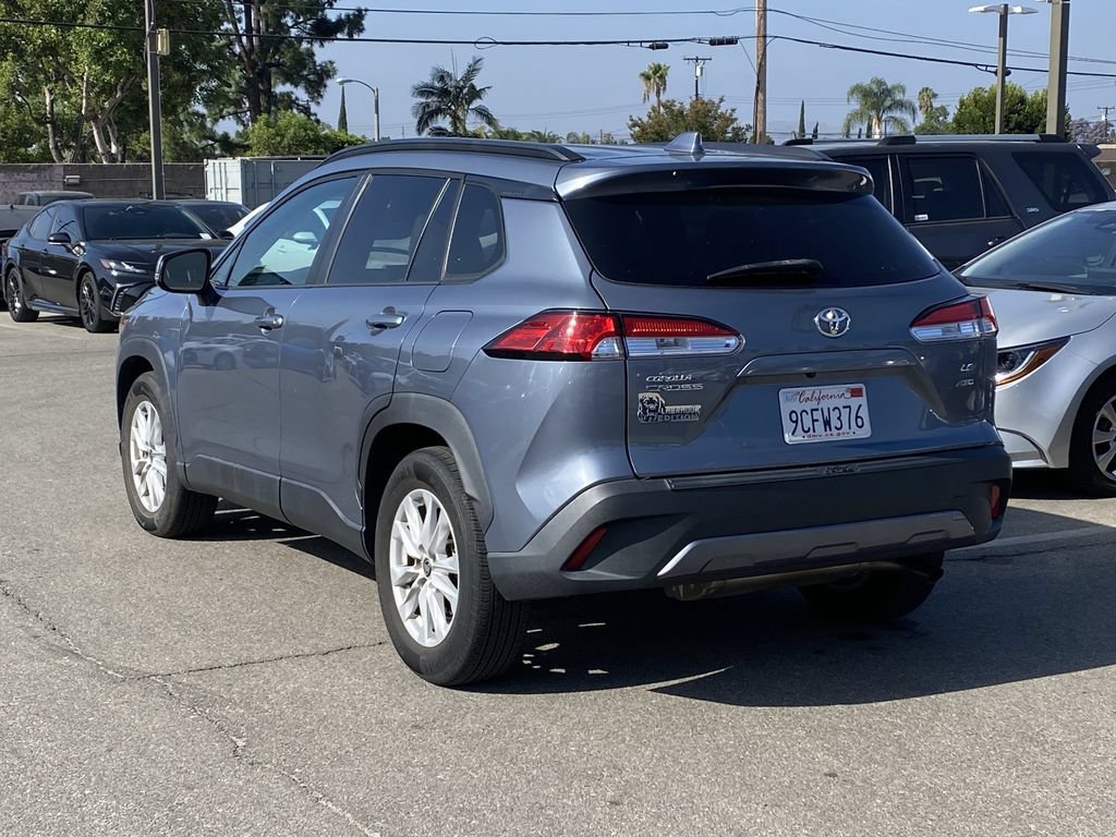 Certified 2022 Toyota Corolla Cross LE AWD/4WD image 4