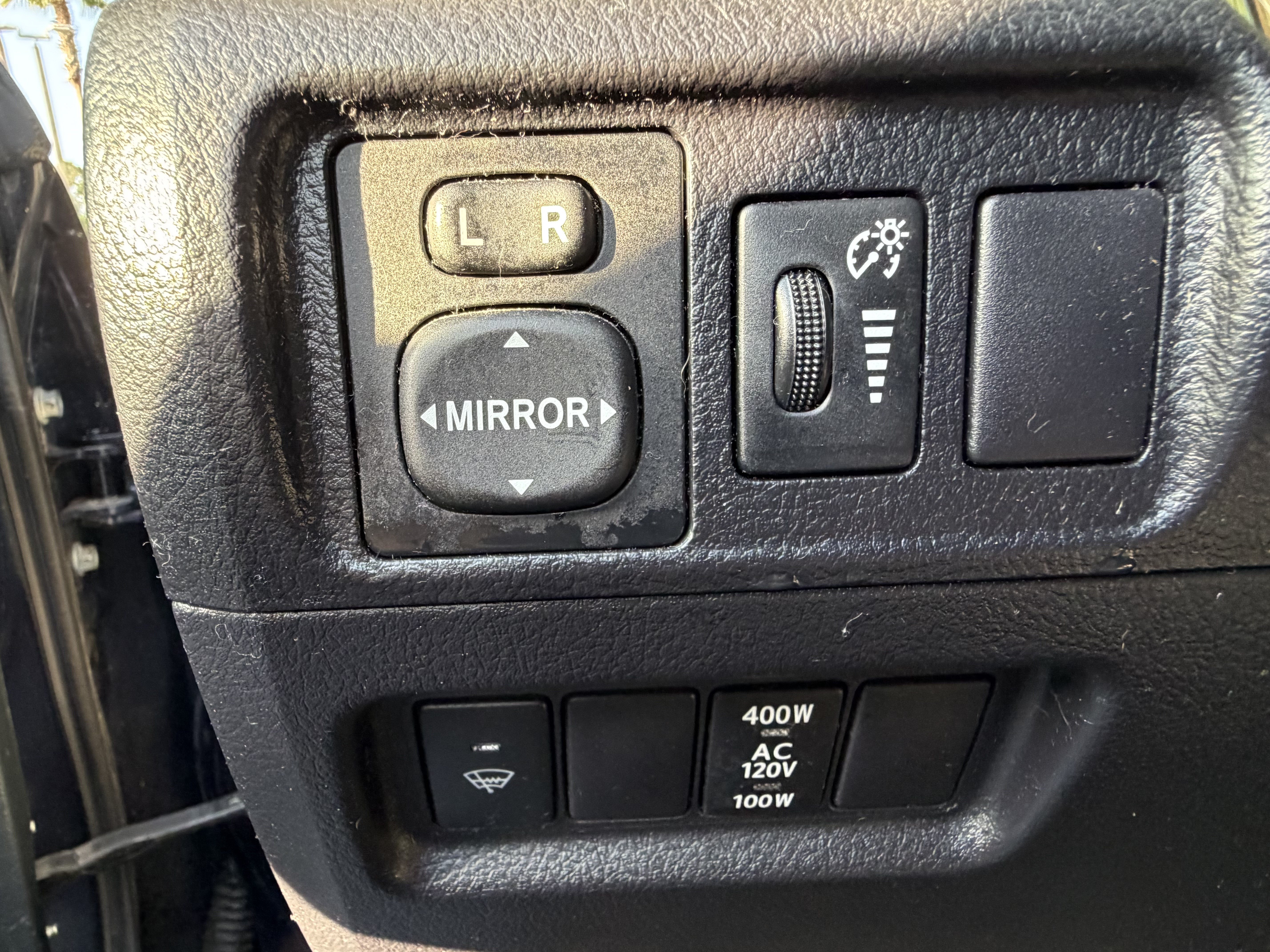 Used 2016 Toyota 4Runner SR5 AWD/4WD image 15
