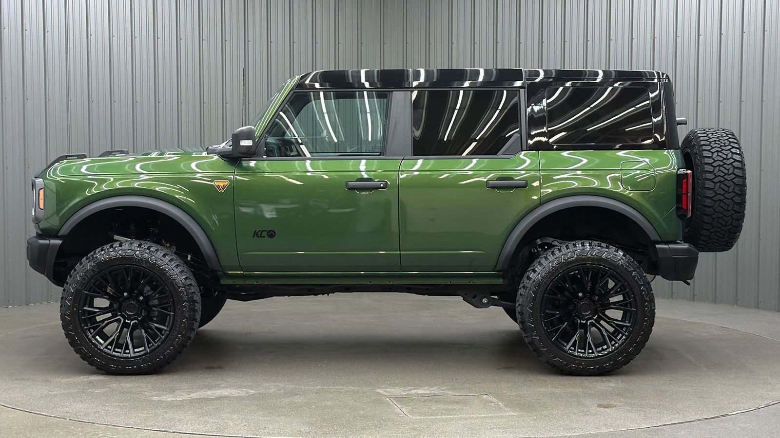 Used 2025 Ford Bronco Badlands image 2