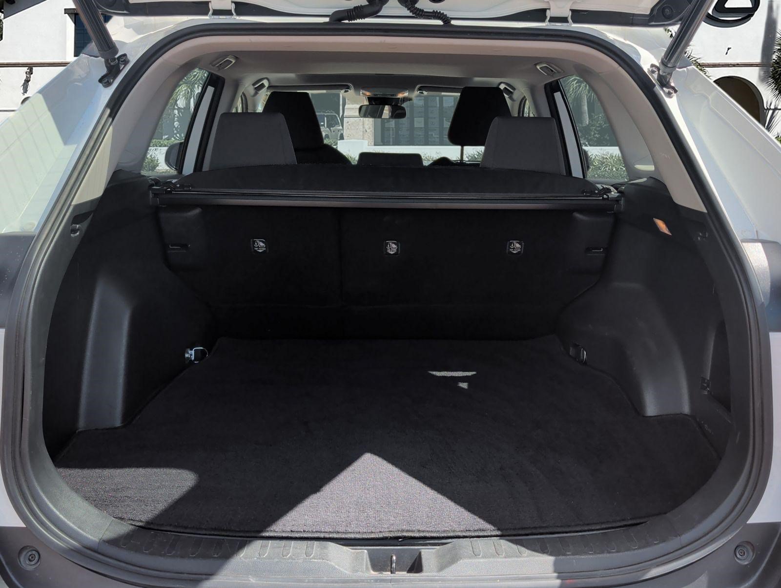 Used 2021 Toyota RAV4 XLE w/ Convenience Package FWD image 28