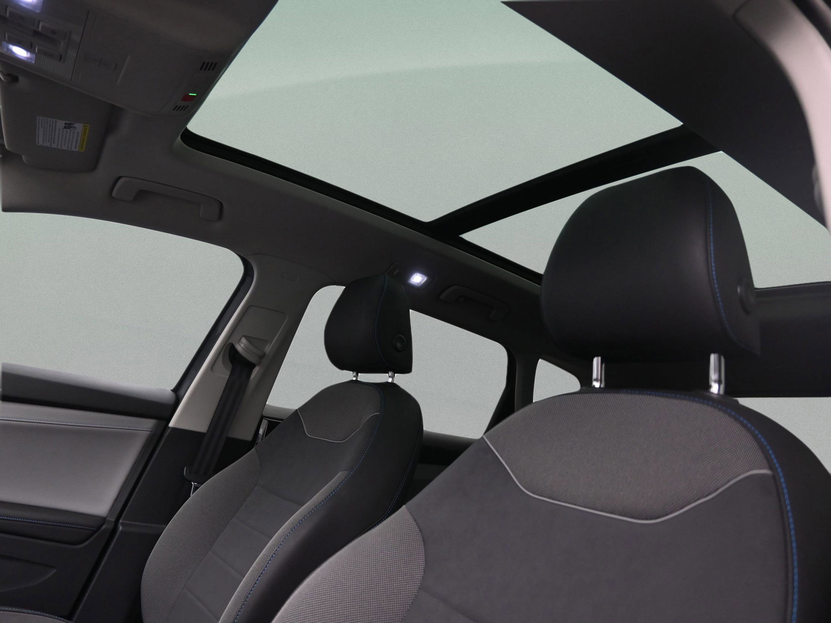 Used 2024 Volkswagen Taos SE image 39