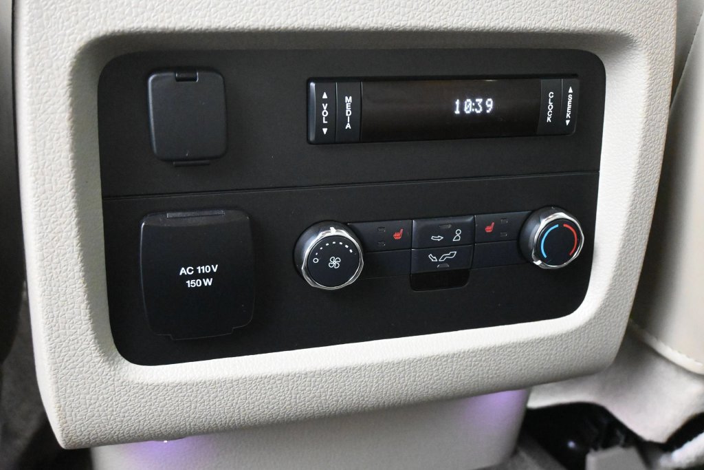 Used 2017 Lincoln Navigator Select RWD image 16