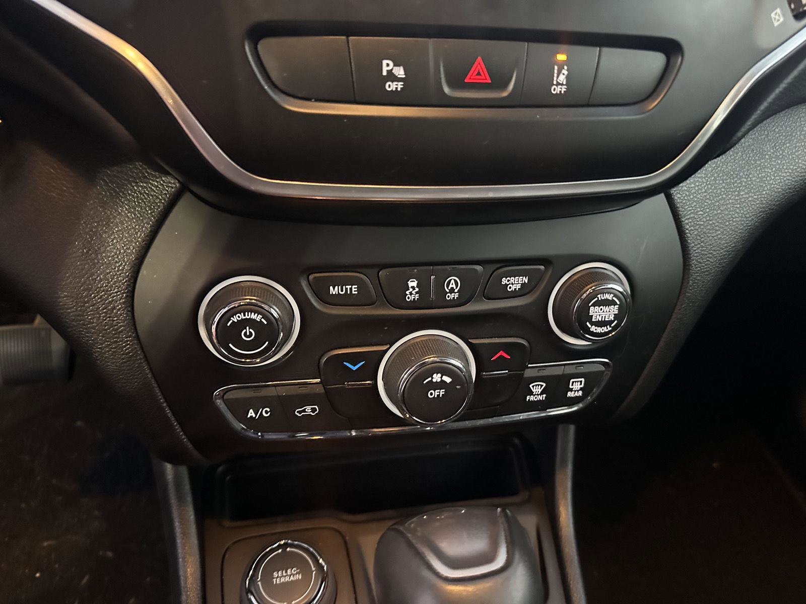 Used 2021 Jeep Cherokee Latitude Lux image 16