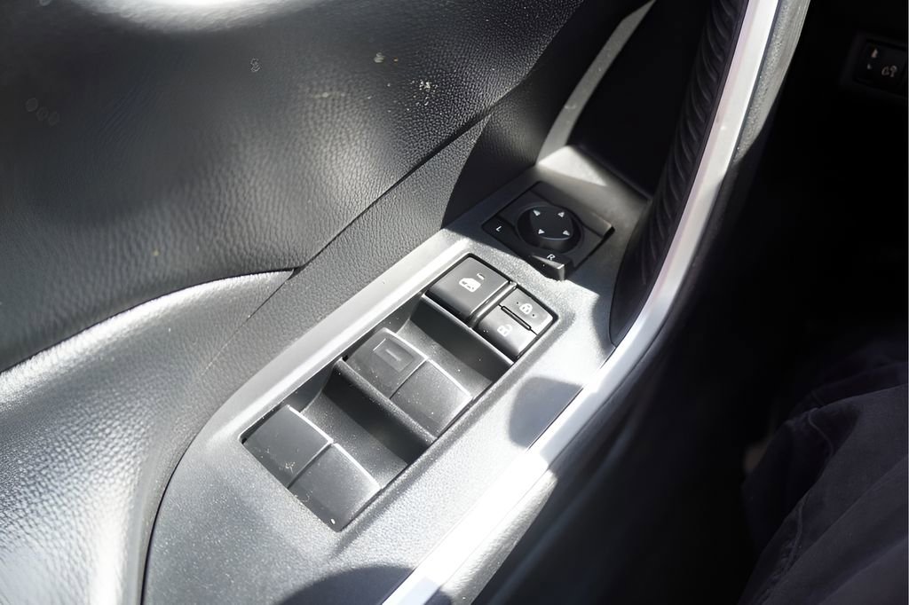 Used 2021 Toyota RAV4 XLE Premium image 21