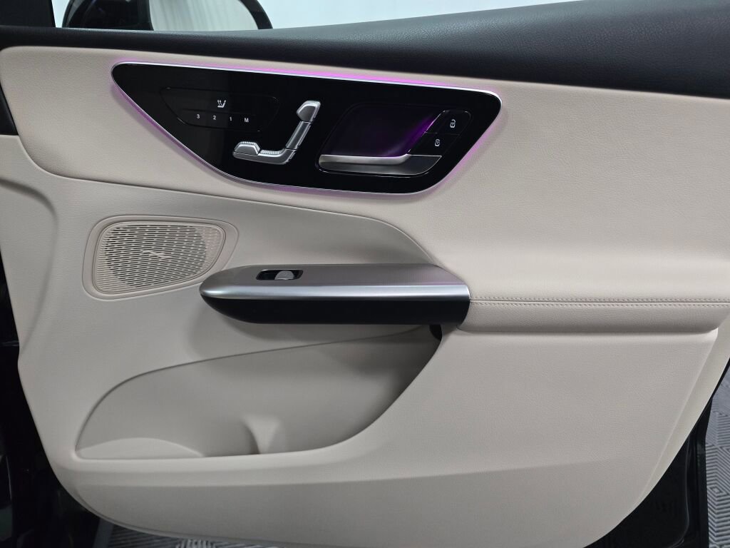 Certified 2025 Mercedes-Benz GLC 300 4MATIC image 21