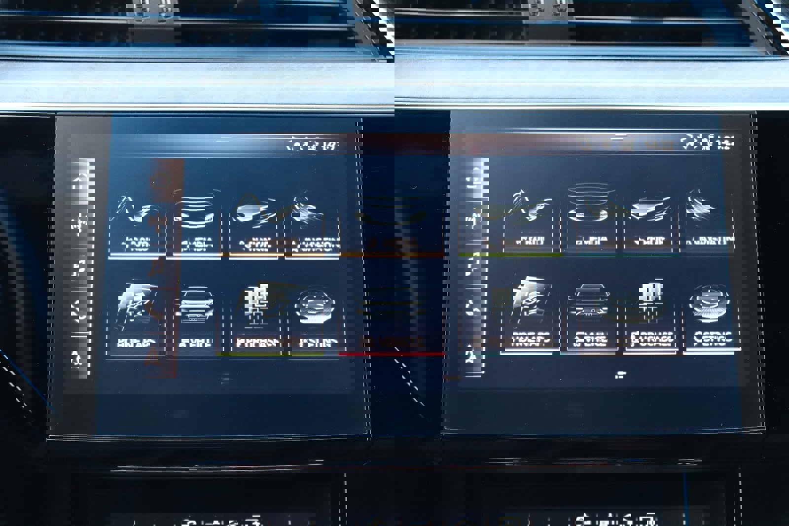 Used 2019 Audi e-tron Premium Plus w/ Cold Weather Package image 36