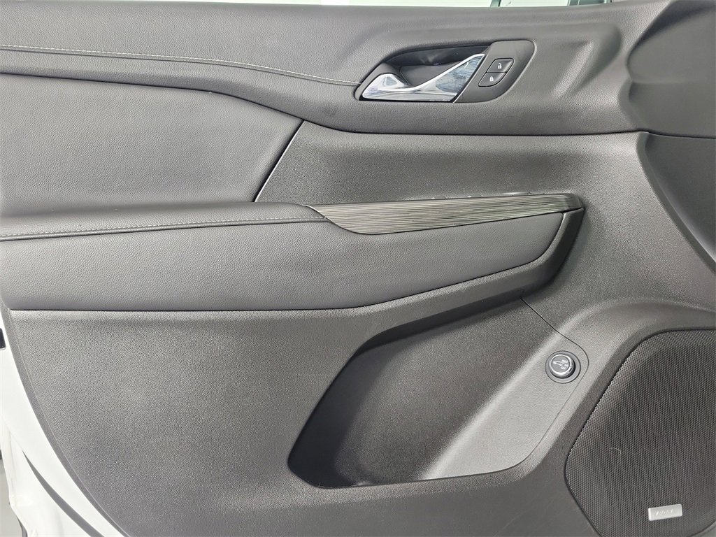 Used 2023 GMC Acadia SLT image 17