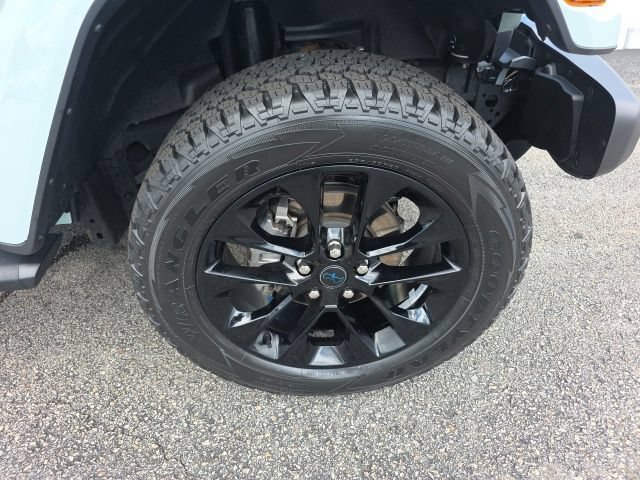 Used 2024 Jeep Wrangler Unlimited Sahara w/ Safety Group AWD/4WD image 13